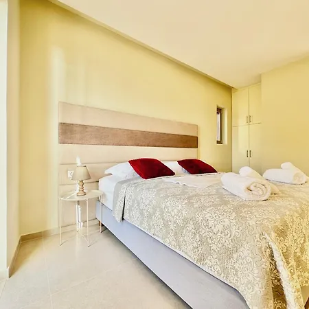 Smile With Private Pool By Dadovillas Villa Barbati