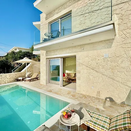 Smile With Private Pool By Dadovillas וילה *