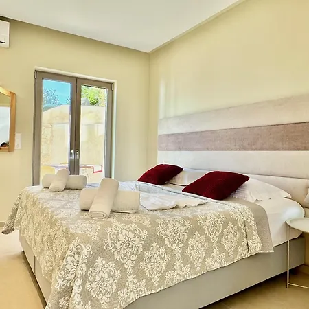 Smile With Private Pool By Dadovillas *