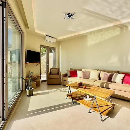 Smile With Private Pool By Dadovillas * برباتي