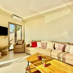 Villa Smile With Private Pool By Dadovillas Barbati