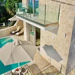 Smile With Private Pool By Dadovillas Barbati